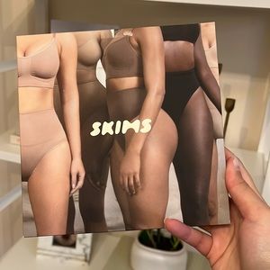 BRAND NEW SKIMS core control thong - clay